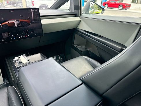 Used 2024 Tesla Cybertruck AWD Crew Cab image 22