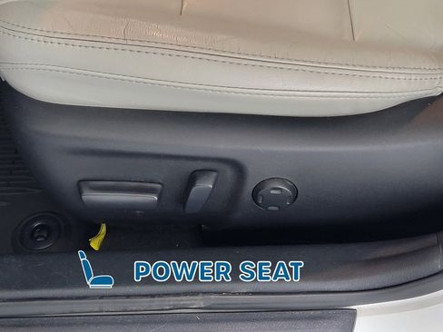 Used 2016 Toyota Avalon Touring FWD image 15