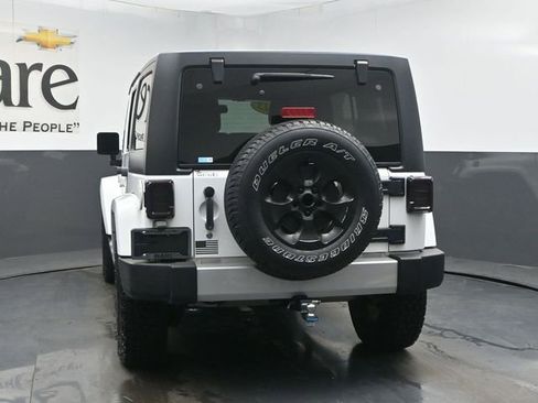 Used 2013 Jeep Wrangler Unlimited Sahara w/ Dual Top Group AWD/4WD image 34