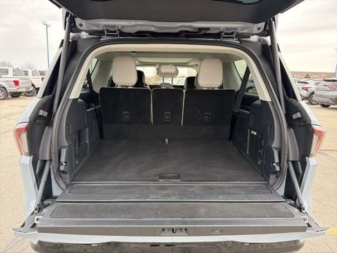 Certified 2025 Lincoln Navigator L Reserve image 6