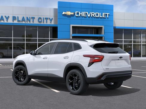 New 2026 Chevrolet Trax LT w/ Driver Confidence Package FWD image 3