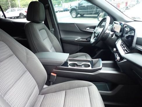 Used 2025 Chevrolet Equinox LT AWD/4WD image 9