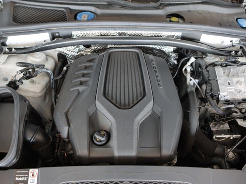 Certified 2026 Porsche Macan AWD/4WD image 24
