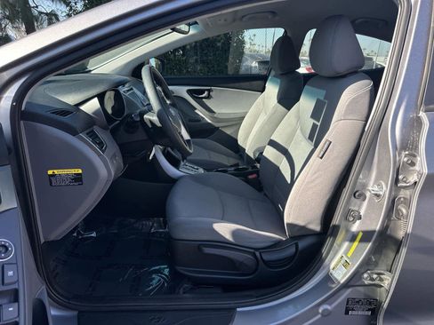 Used 2011 Hyundai Elantra GLS w/ Navigation Pkg 4 image 11