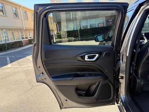 Used 2023 Jeep Compass Altitude w/ Sun and Sound Group image 28