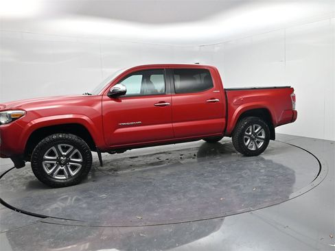 Used 2019 Toyota Tacoma Limited image 4