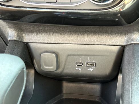 Used 2025 Chevrolet TrailBlazer LT AWD/4WD image 23