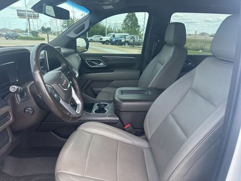 Used 2022 GMC Yukon XL SLT w/ SLT Premium Package RWD image 9