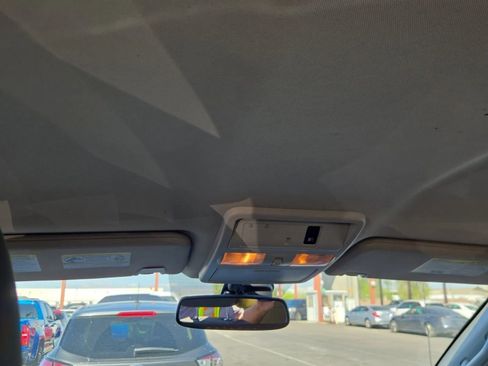 Used 2018 Nissan Titan SV w/ SV Convenience Package image 14