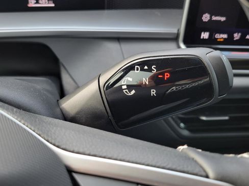 Certified 2025 Volkswagen Tiguan SE image 26