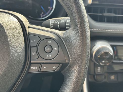Used 2025 Toyota RAV4 XLE image 20