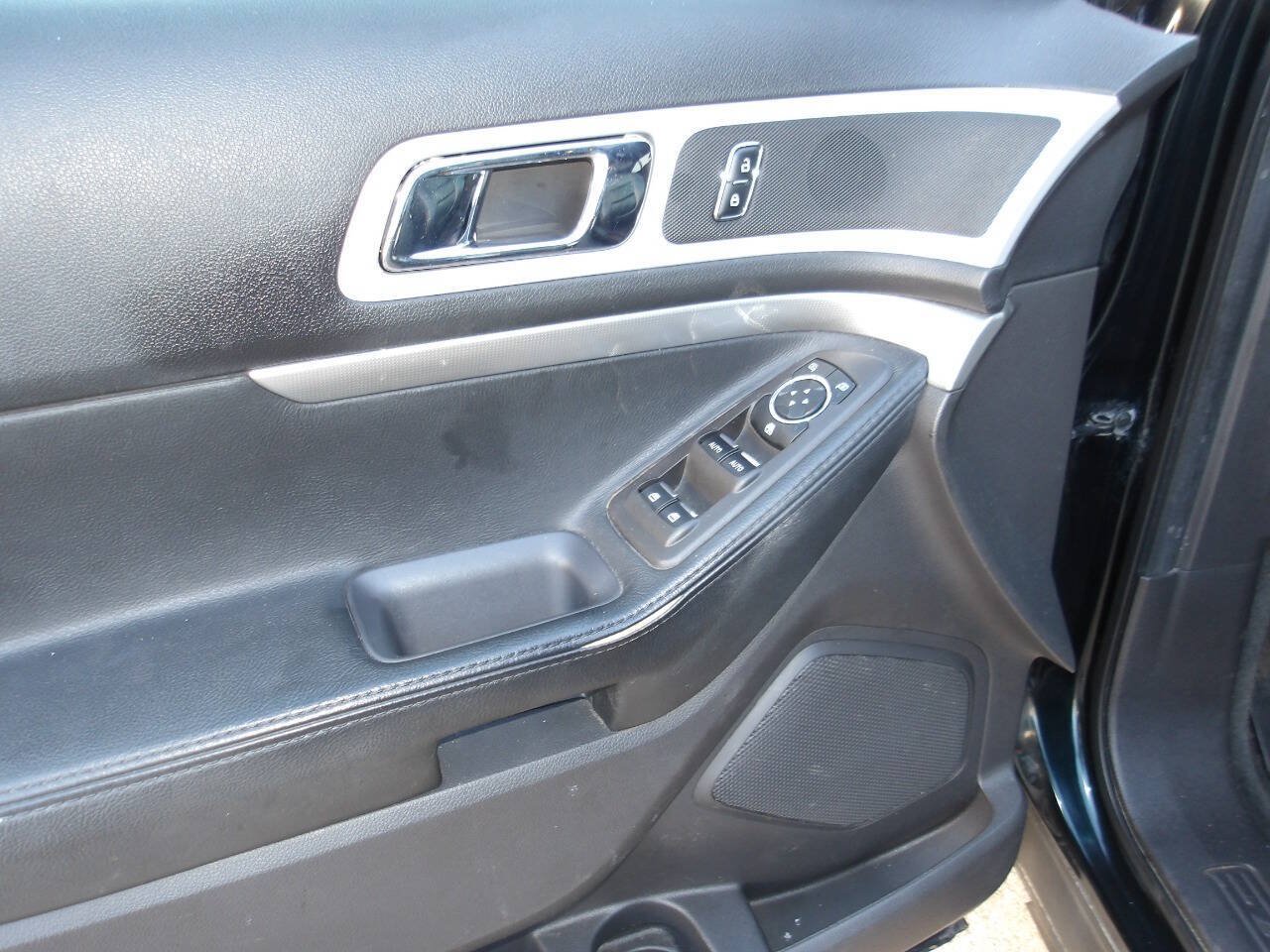 Used 2014 Ford Explorer XLT w/ Equipment Group 202A FWD image 20