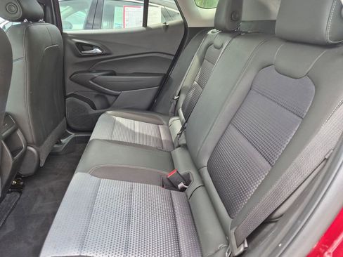 Used 2025 Chevrolet Trax LT w/ LT Convenience Package FWD image 23