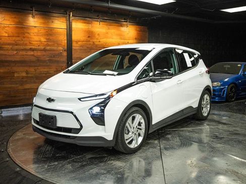Used 2023 Chevrolet Bolt LT w/ Driver Confidence Package FWD image 2