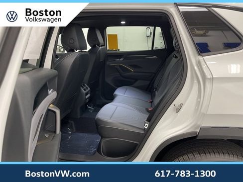 New 2026 Volkswagen Tiguan SE R-Line image 10