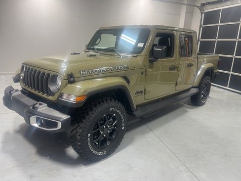 New 2025 Jeep Gladiator Sport image 3