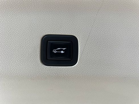 Used 2021 Cadillac Escalade Premium Luxury Platinum image 11