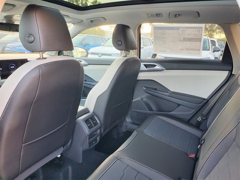 New 2025 Volkswagen Taos SE image 5