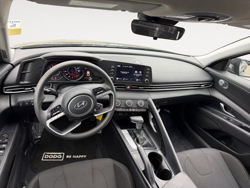 Certified 2023 Hyundai Elantra SE image 15