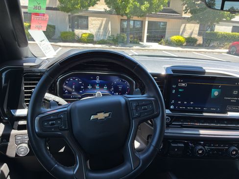 Used 2025 Chevrolet Silverado 1500 High Country w/ High Country Premium Package AWD/4WD image 28