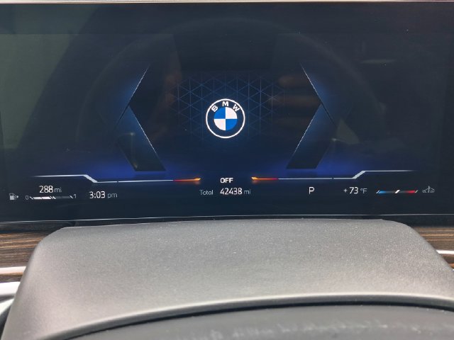 Used 2025 BMW X7 xDrive40i w/ M Sport Package AWD/4WD image 16