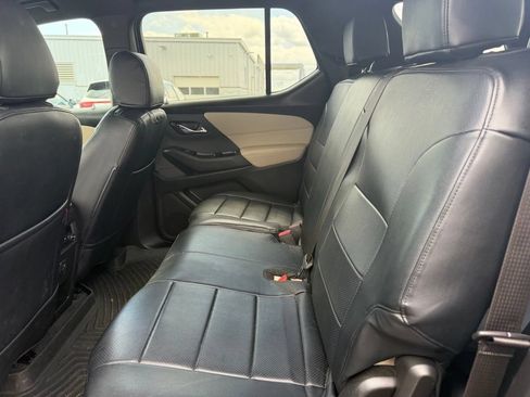 Used 2023 Chevrolet Traverse LS FWD image 16