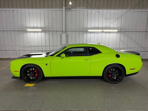Used 2015 Dodge Challenger SRT Hellcat RWD image 16
