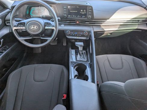 Used 2025 Hyundai Elantra Hybrid FWD image 9