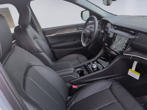 New 2026 Jeep Grand Cherokee Limited Reserve image 15