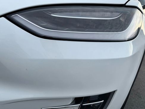 Used 2018 Tesla Model X 75D image 16