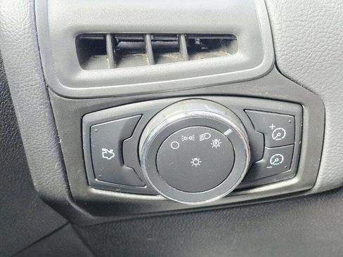 Used 2013 Ford Focus SE w/ SE Winter Pkg image 26