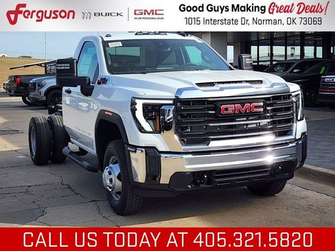 New 2026 GMC Sierra 3500 Pro AWD/4WD image 1