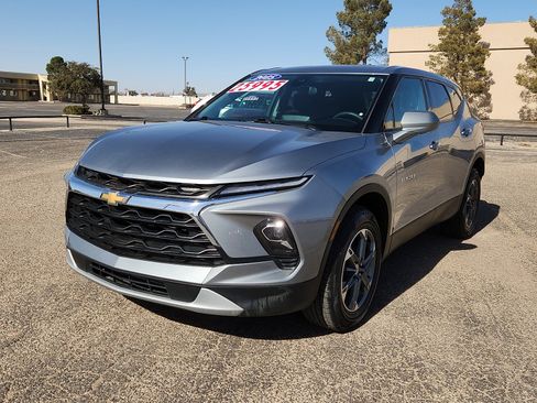 Used 2025 Chevrolet Blazer LT image 3