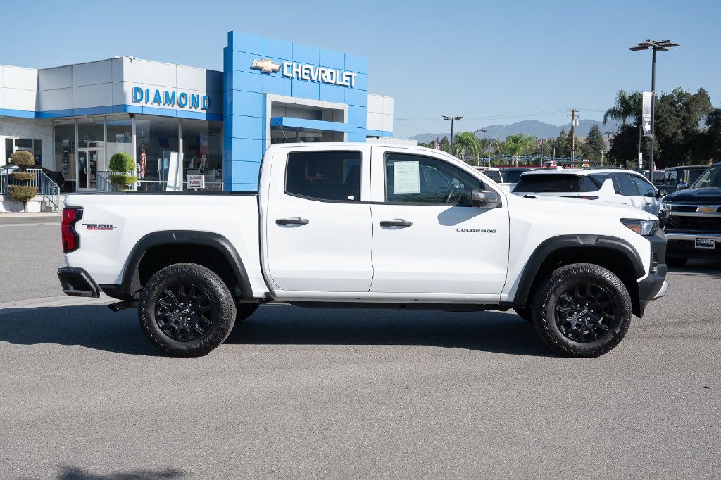 Used 2025 Chevrolet Colorado Trail Boss AWD/4WD image 3