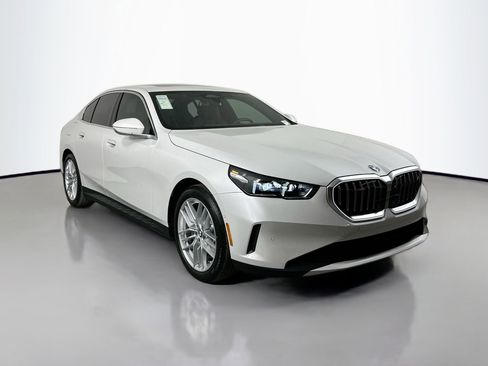 Certified 2025 BMW 530i w/ Premium Package image 4