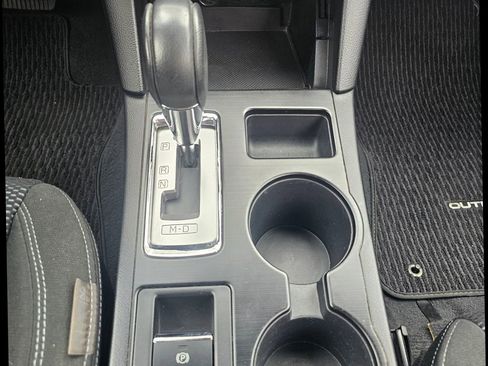Used 2019 Subaru Outback 2.5i Premium image 28