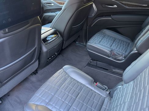 Certified 2024 Cadillac Escalade ESV Premium Luxury Platinum image 90