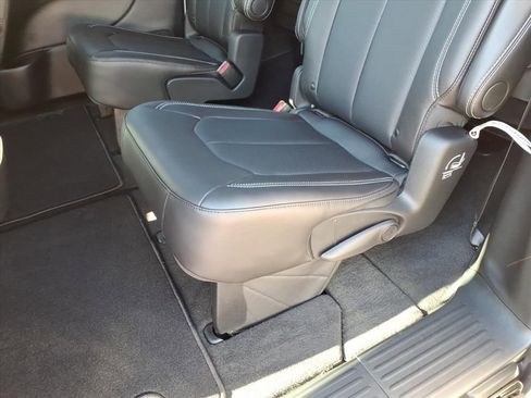 New 2026 Chrysler Pacifica Select w/ S Appearance Package image 33