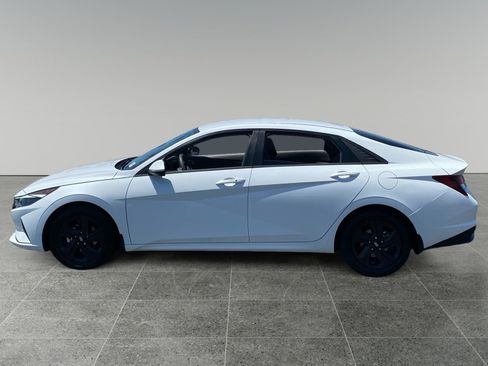 Used 2022 Hyundai Elantra SEL FWD image 2