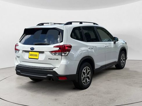 Used 2023 Subaru Forester Premium AWD/4WD image 5