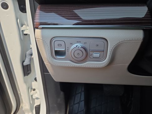 Used 2022 Mercedes-Benz GLS 450 4MATIC image 32