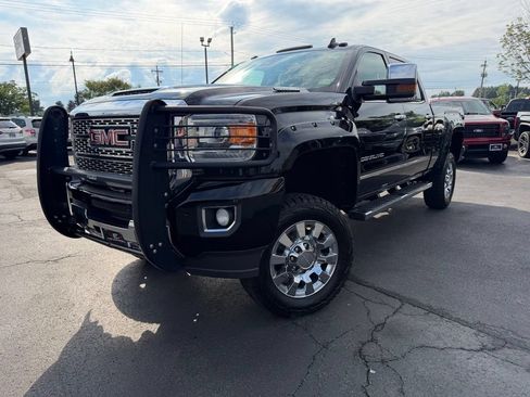 Used 2018 GMC Sierra 2500 Denali w/ Duramax Plus Package AWD/4WD image 1