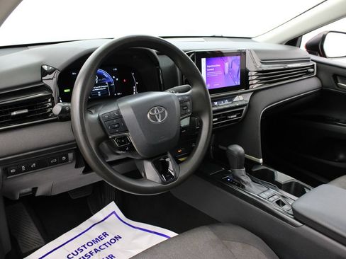 Used 2025 Toyota Camry LE FWD image 15