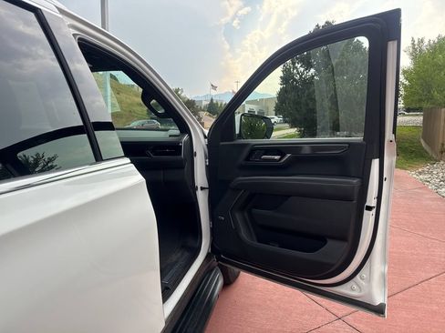 Used 2025 GMC Yukon XL Elevation AWD/4WD image 32