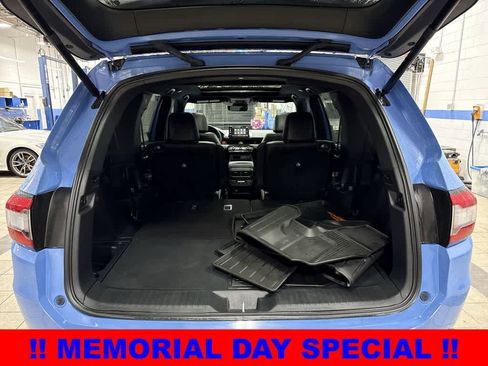 Used 2025 Honda Pilot TrailSport image 11