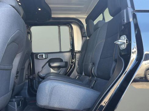 Used 2024 Jeep Gladiator Sport image 12