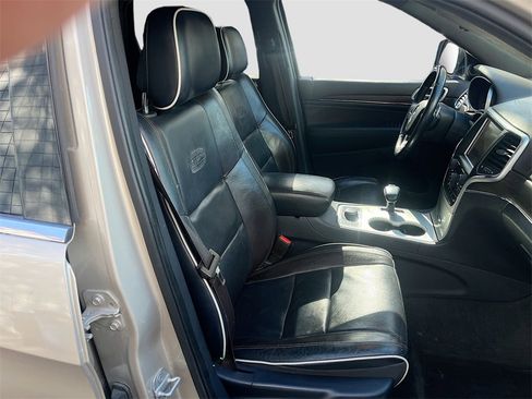 Used 2014 Jeep Grand Cherokee Overland w/ Advanced Technology Group image 29