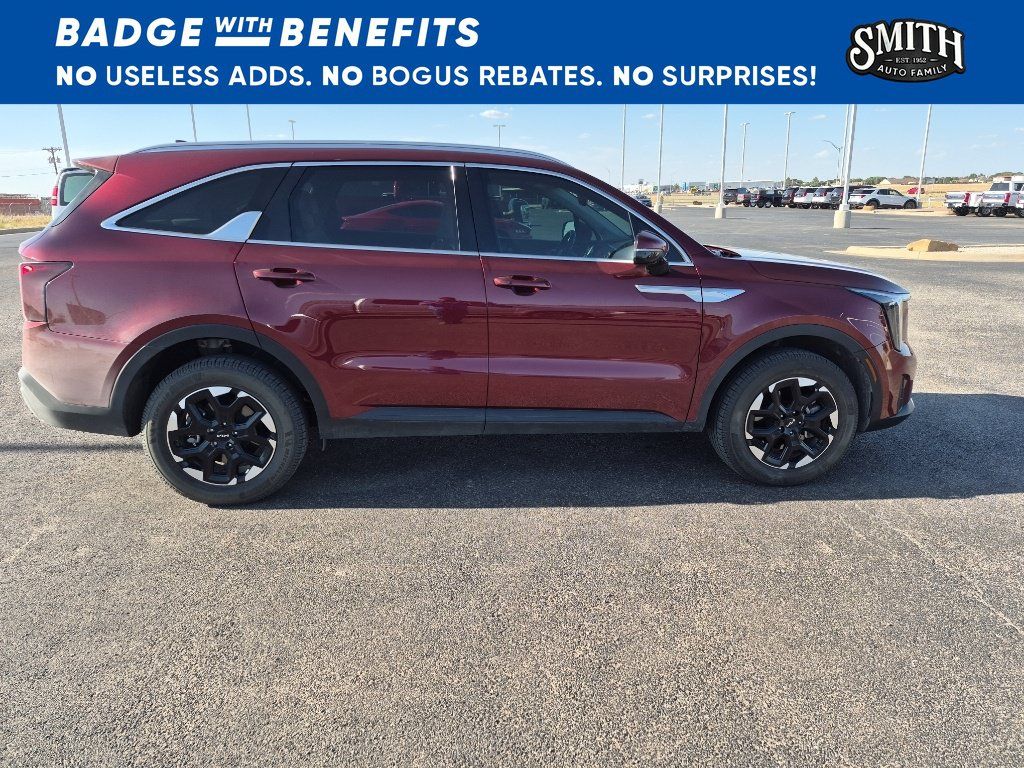 Used 2025 Kia Sorento S AWD/4WD image 3