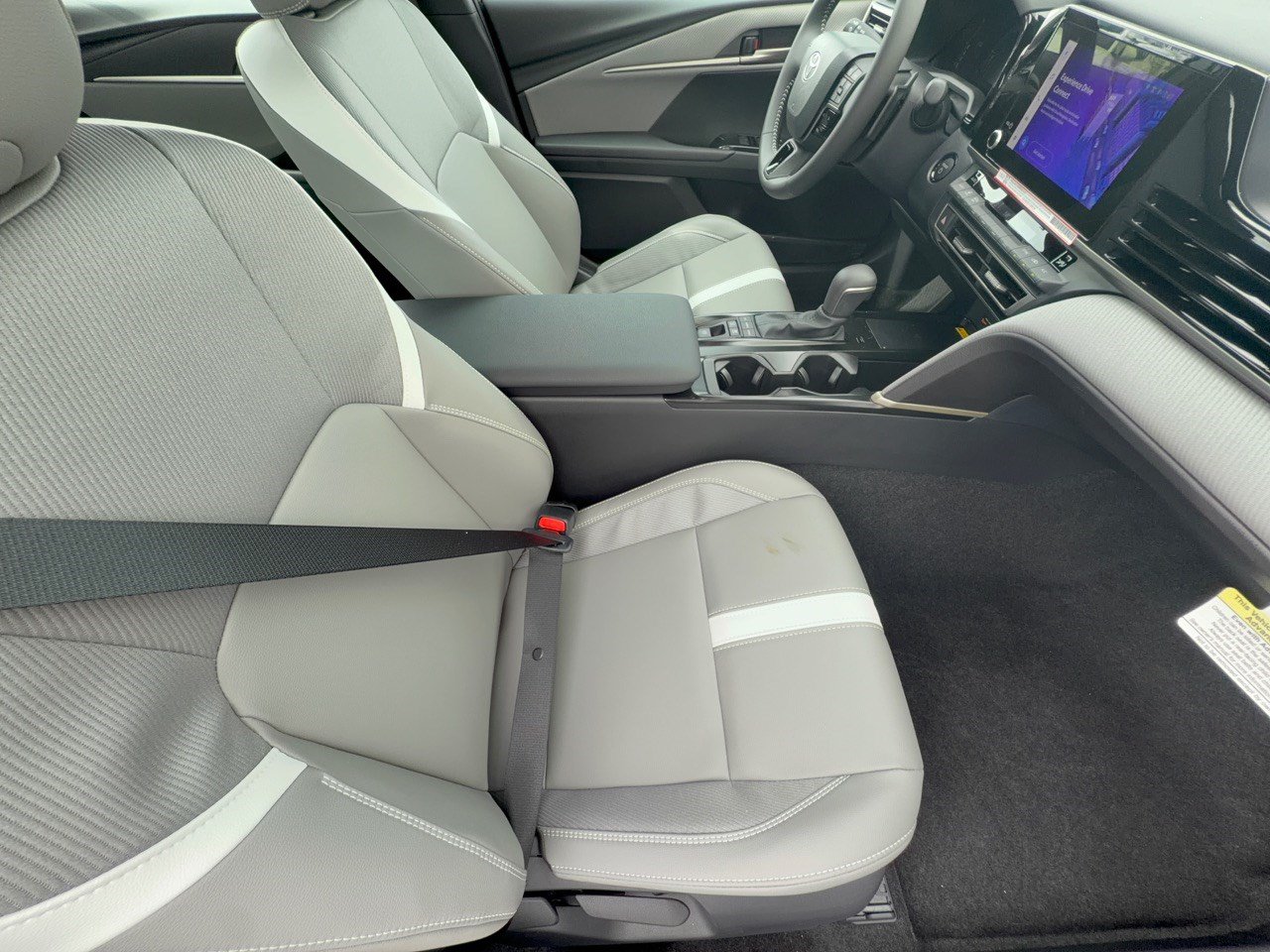 Used 2026 Toyota Camry SE FWD image 30