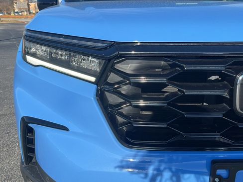 Used 2025 Honda Pilot TrailSport image 10